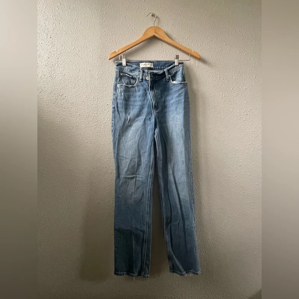 Abercrombie & Fitch 90s Straight Ultra High Rise Jeans | Medium Wash | Size 0/25 - Picture 2 of 6